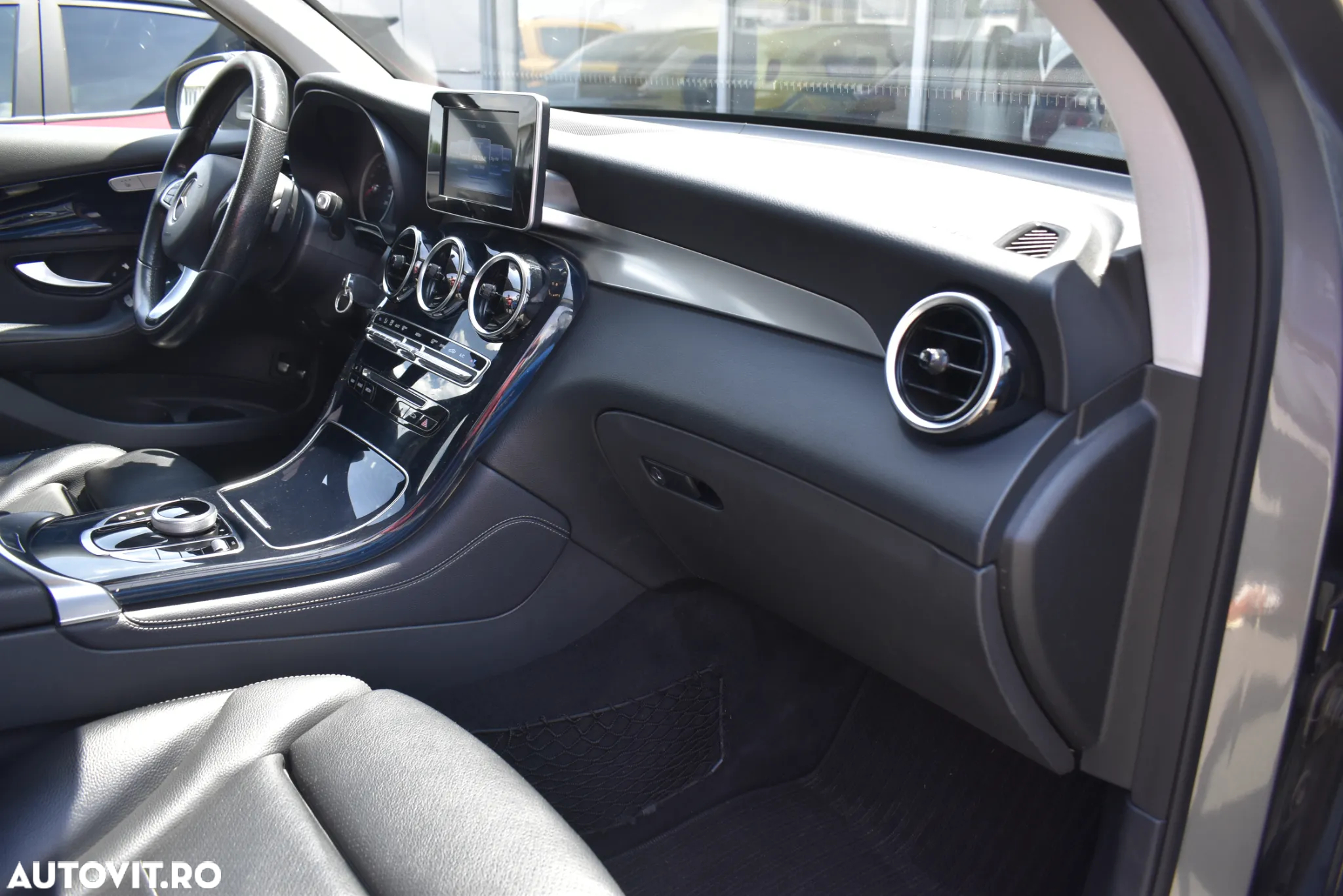 Mercedes-Benz GLC 220 d 4MATIC - 28