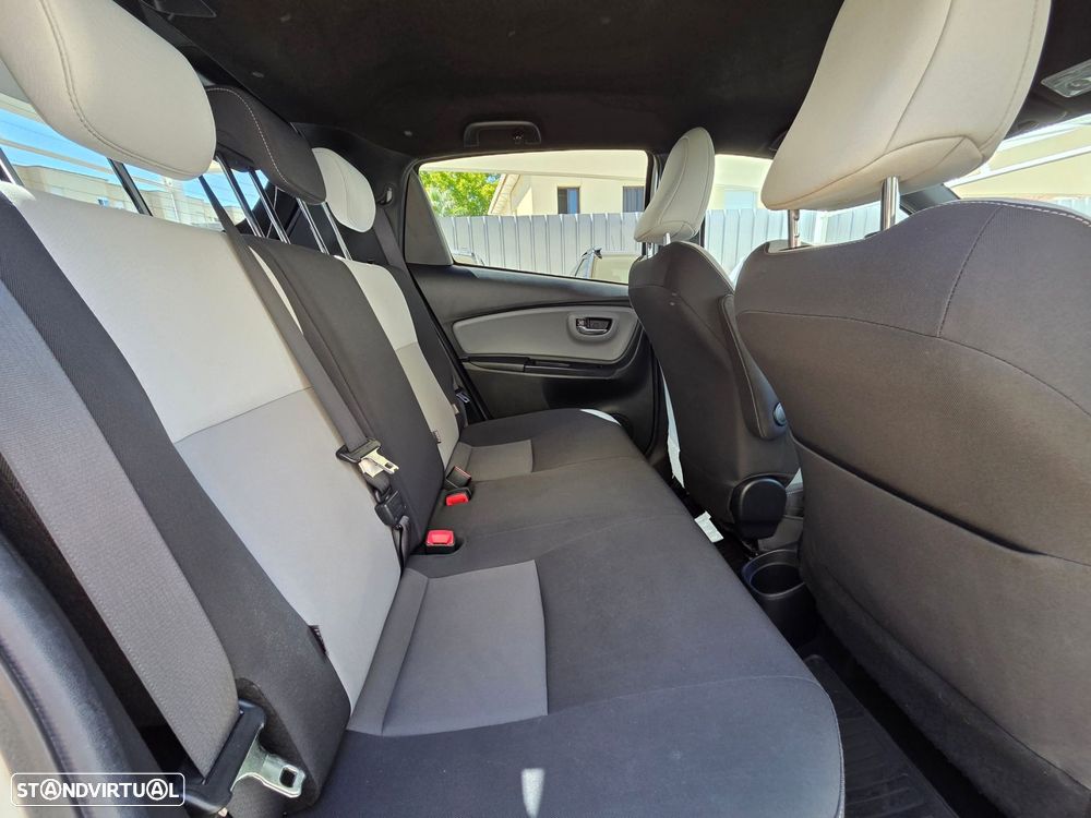 Toyota Yaris 1.5 HSD Comfort - 12