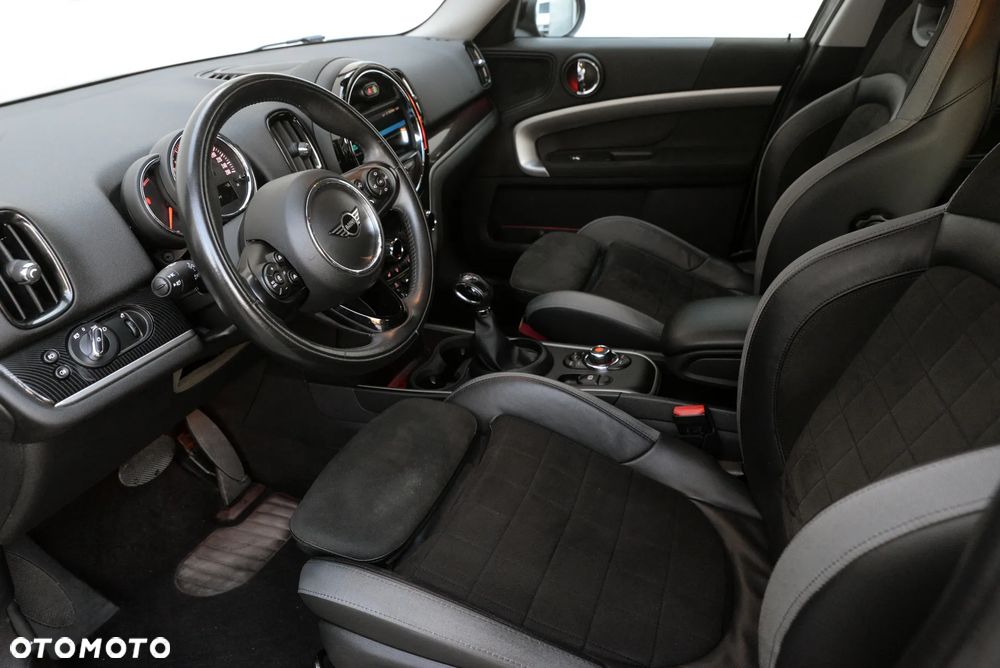 MINI Countryman Cooper SE ALL4 John Cooper Works Trim - 30
