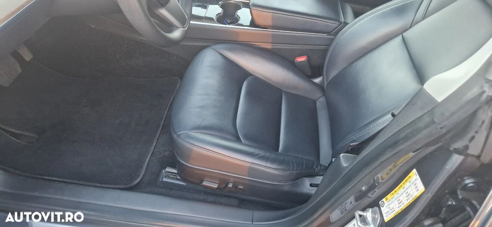 Tesla Model 3 - 11