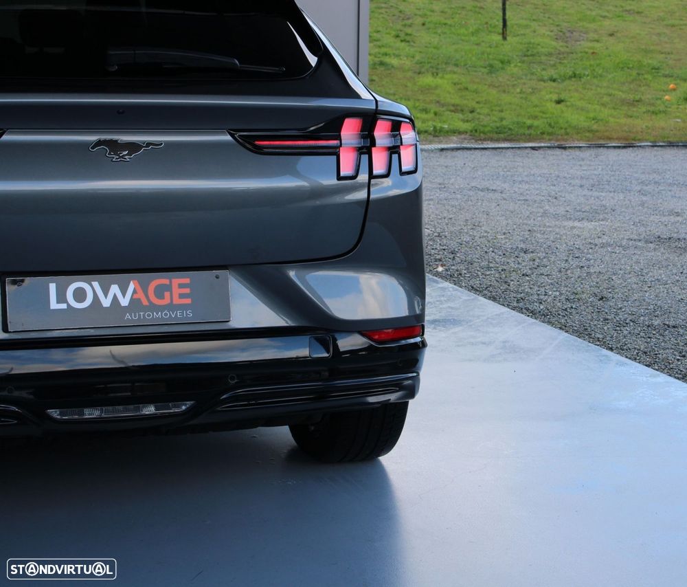 Ford Mustang Mach-E Alargada AWD - 26