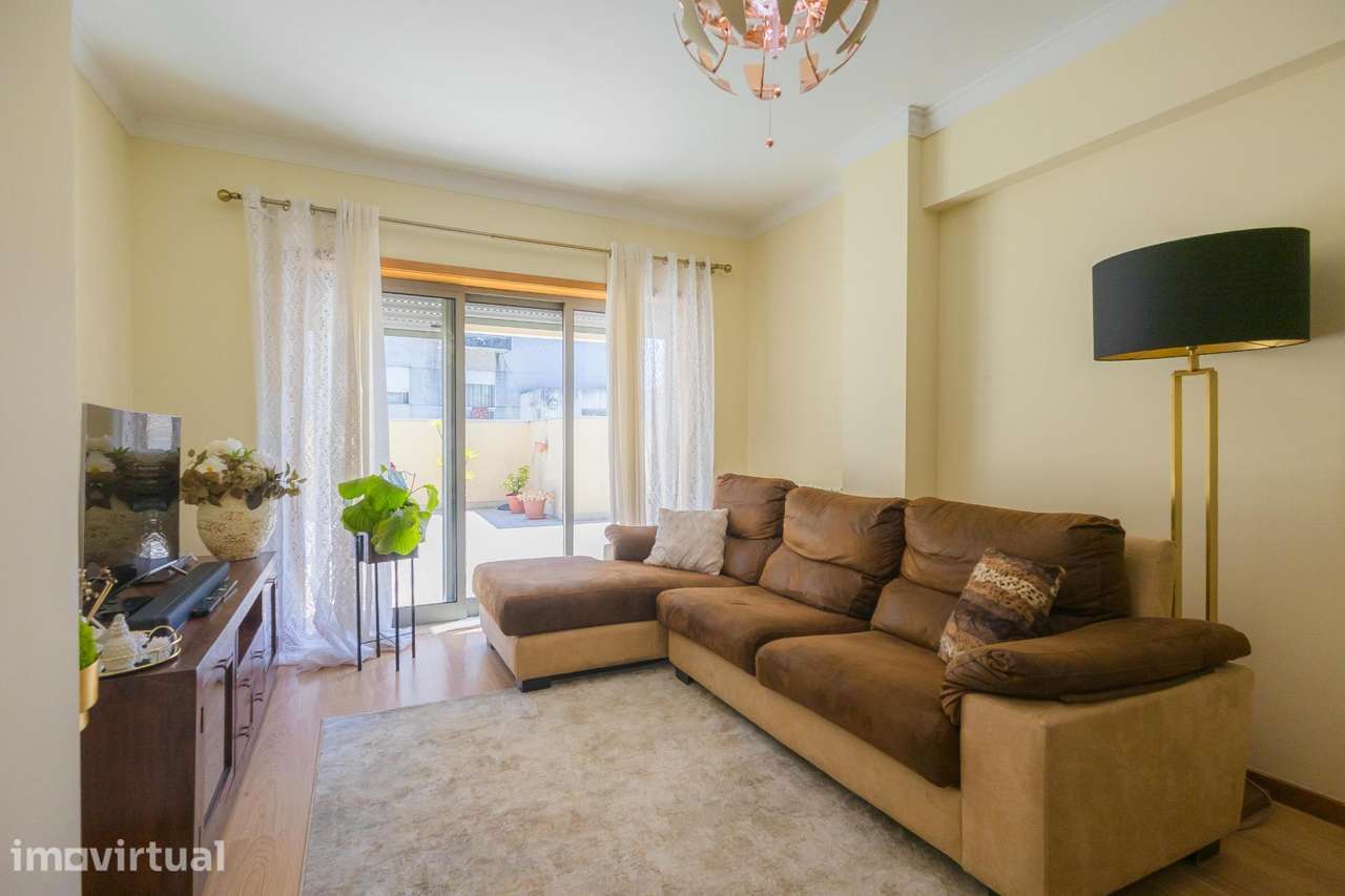Apartamento T2 com Excelente Terraço e Garagem Box em Águas Santas - Grande imagem: 2/30