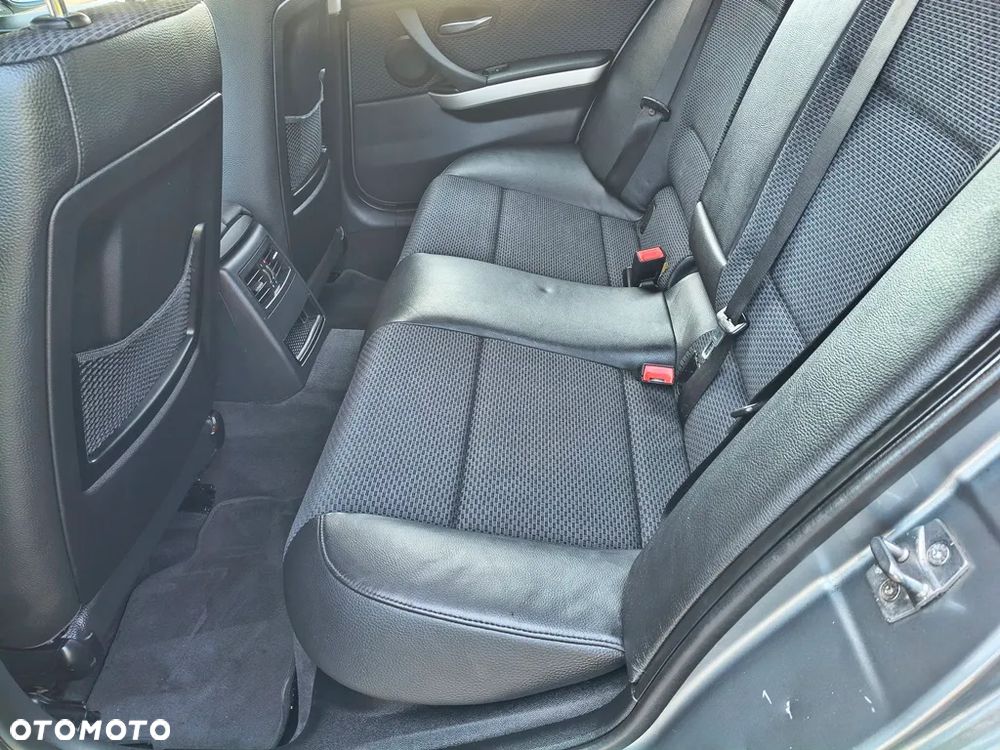 BMW Seria 3 320d DPF Edition Sport - 25