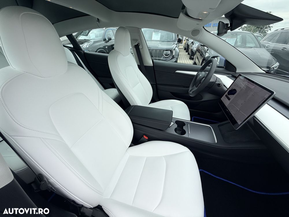 Tesla Model 3 - 8