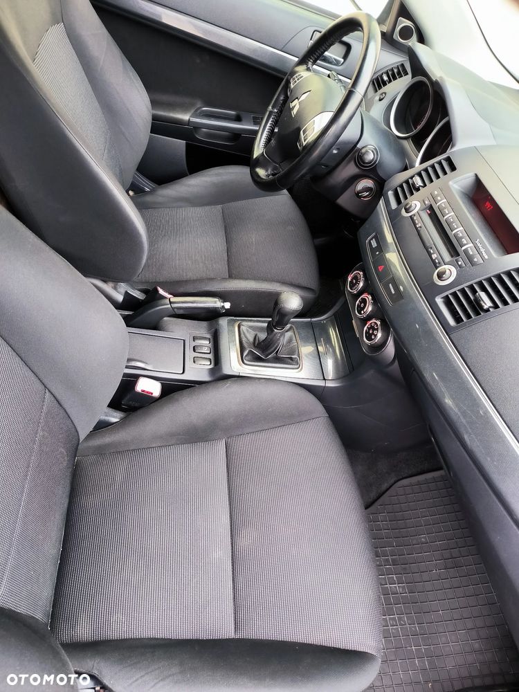 Mitsubishi Lancer 1.8 Invite - 3