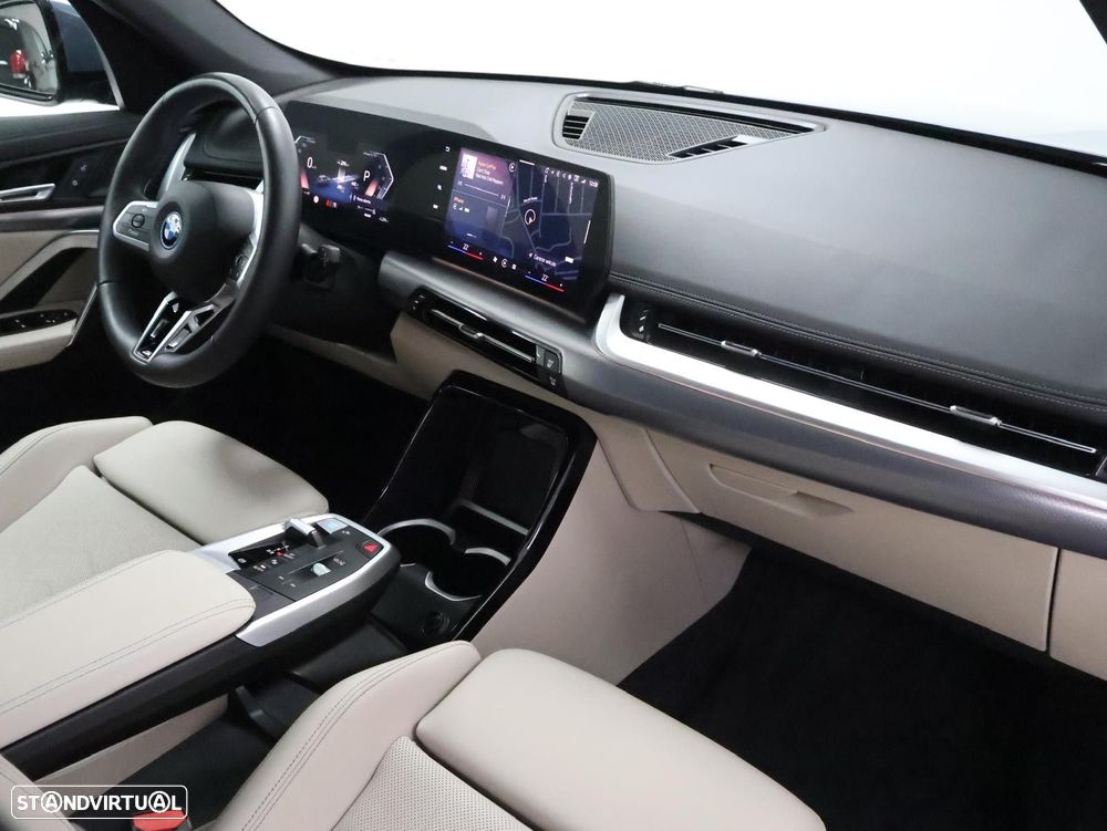 BMW iX1 eDrive20 Pack Desportivo M - 4