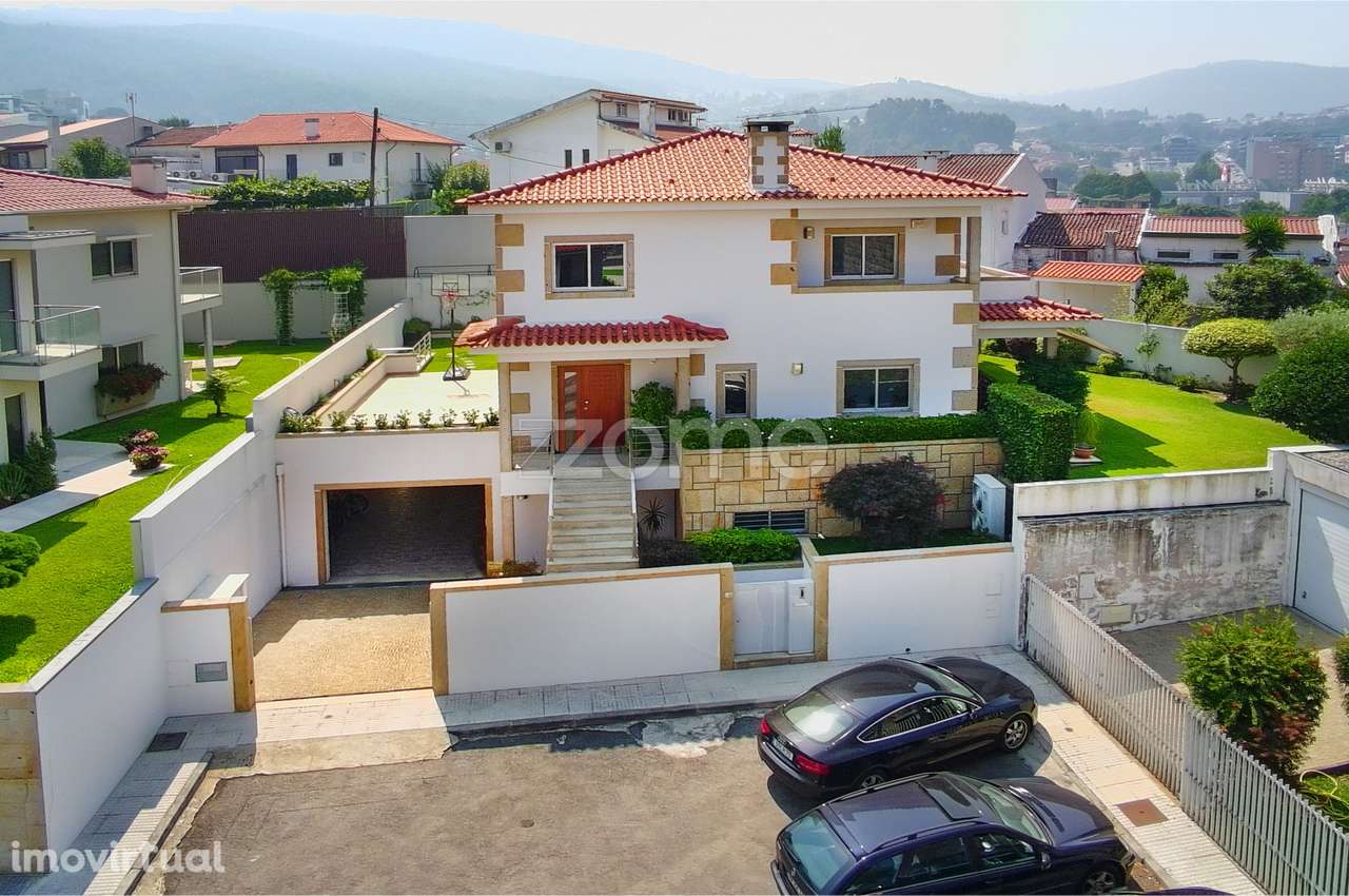 Moradia Individual T4 com garagem fechada em Lamaçães – Braga - Grande imagem: 5/48