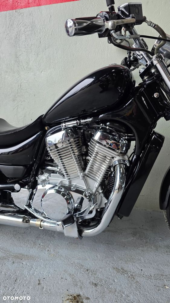 Suzuki Intruder - 19