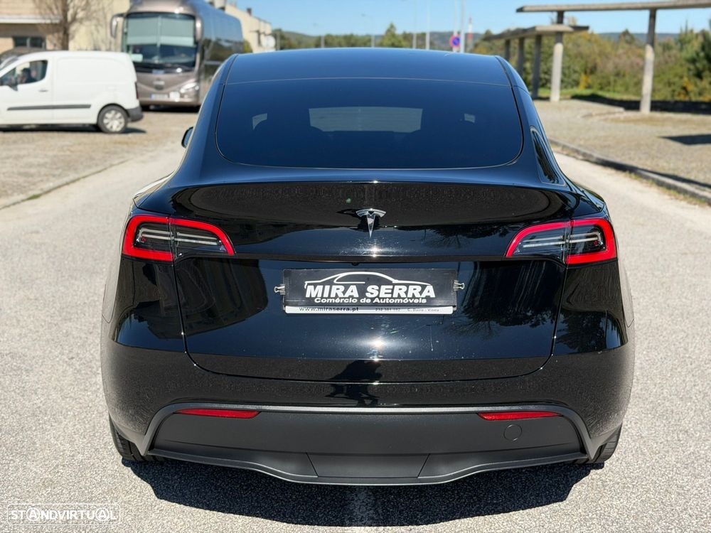 Tesla Model Y - 12