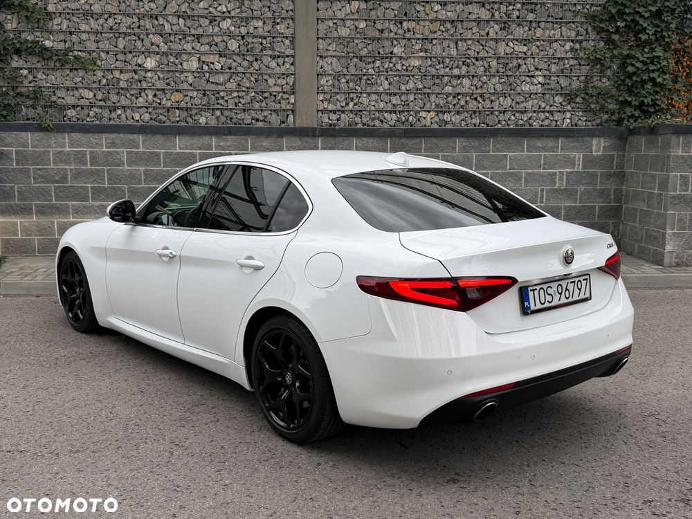 Alfa Romeo Giulia - 9