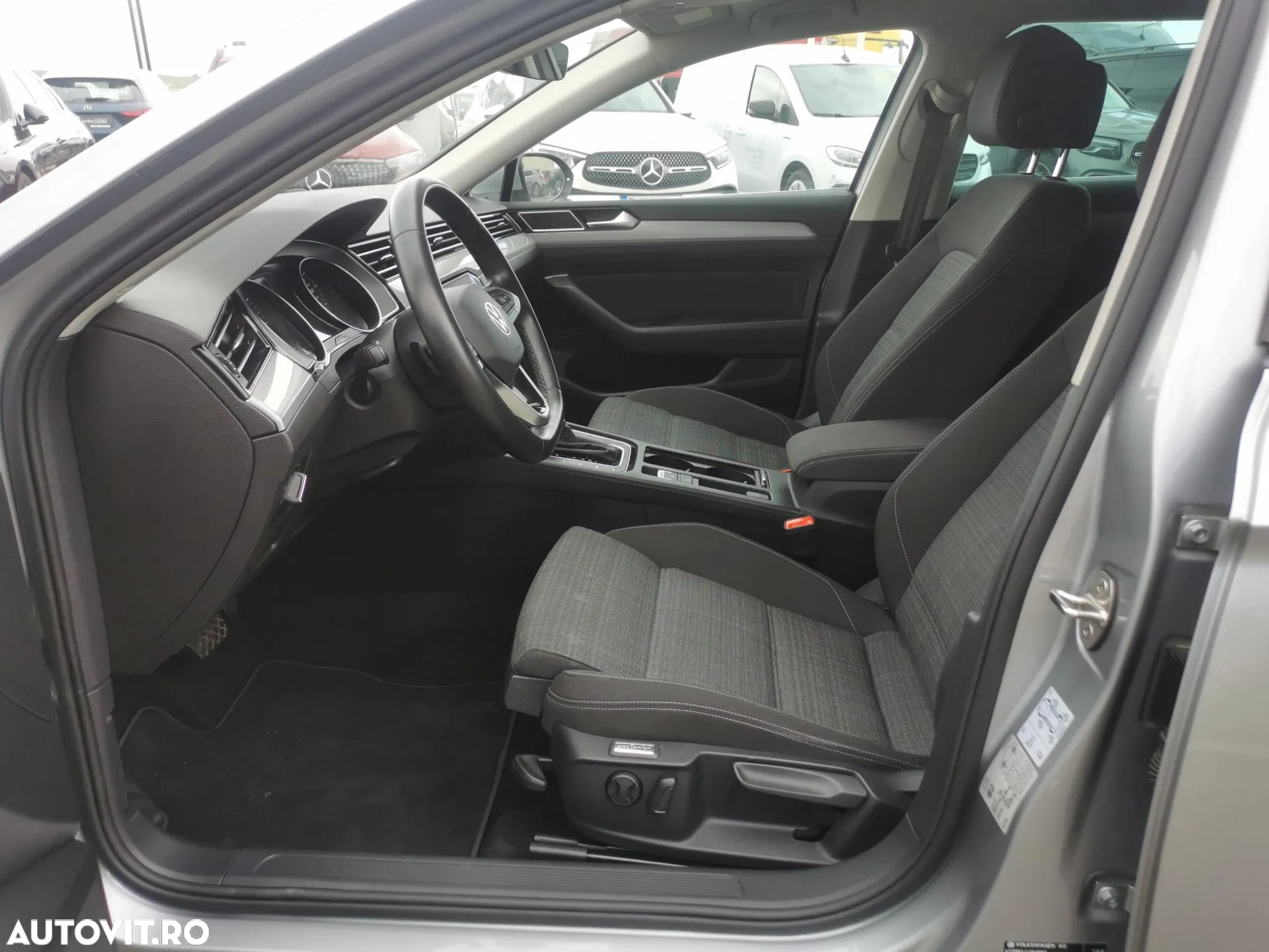 Volkswagen Passat 2.0 TDI SCR DSG Business - 12