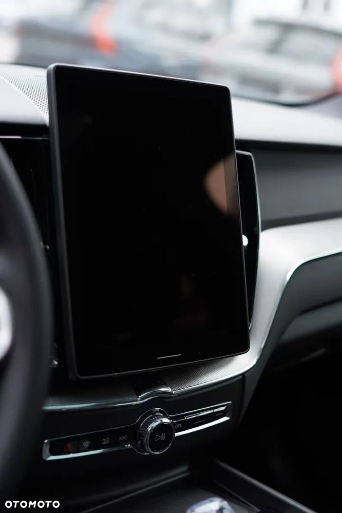 Volvo XC 60 B5 B AWD Plus Black Edition - 24