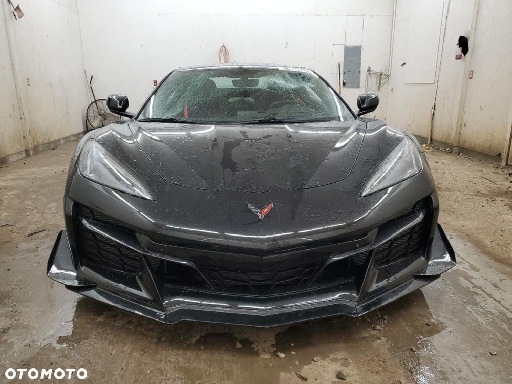 Chevrolet Corvette - 6