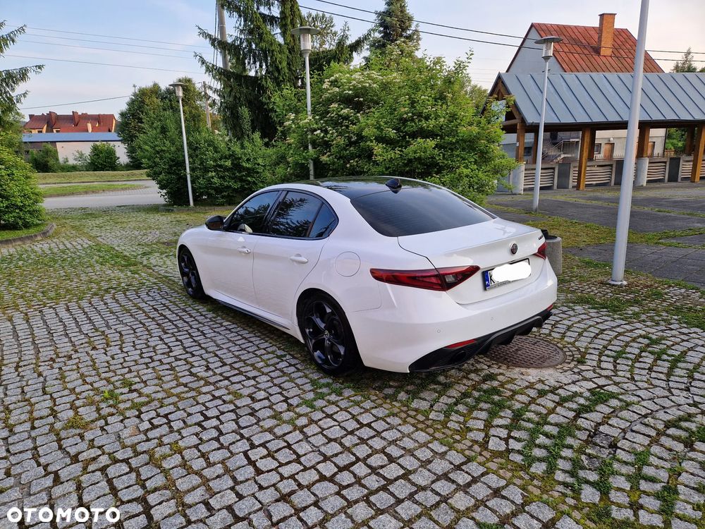 Alfa Romeo Giulia 2.0 Turbo 16V AT8 Veloce Ti - 3