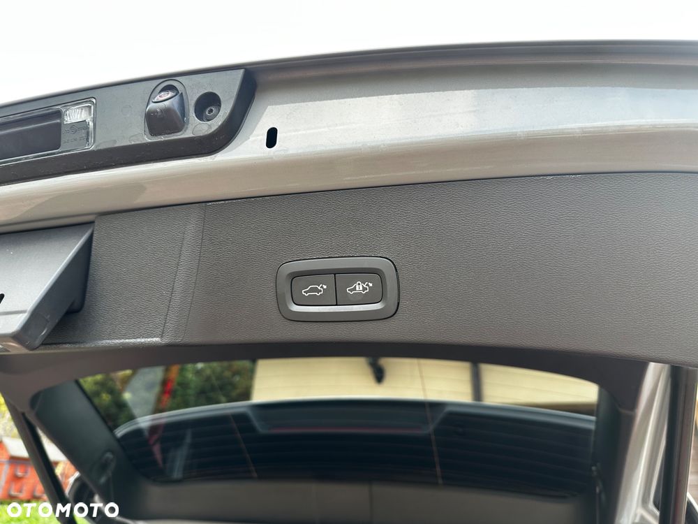 Volvo XC 40 T2 Plus Dark - 20