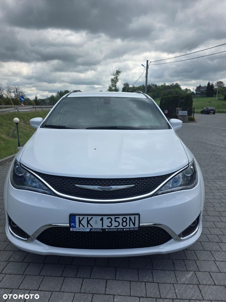 Chrysler Pacifica - 4