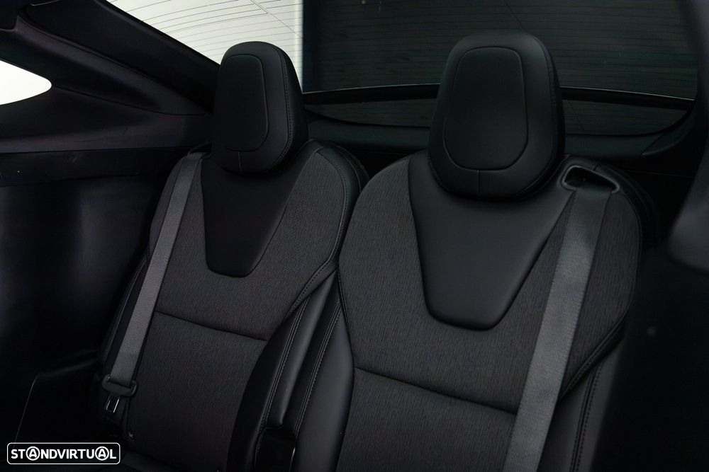 Tesla Model X - 21