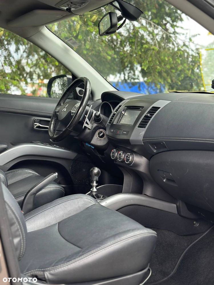 Mitsubishi Outlander 2.2 DI-D 4WD TC-SST XTRA - 11