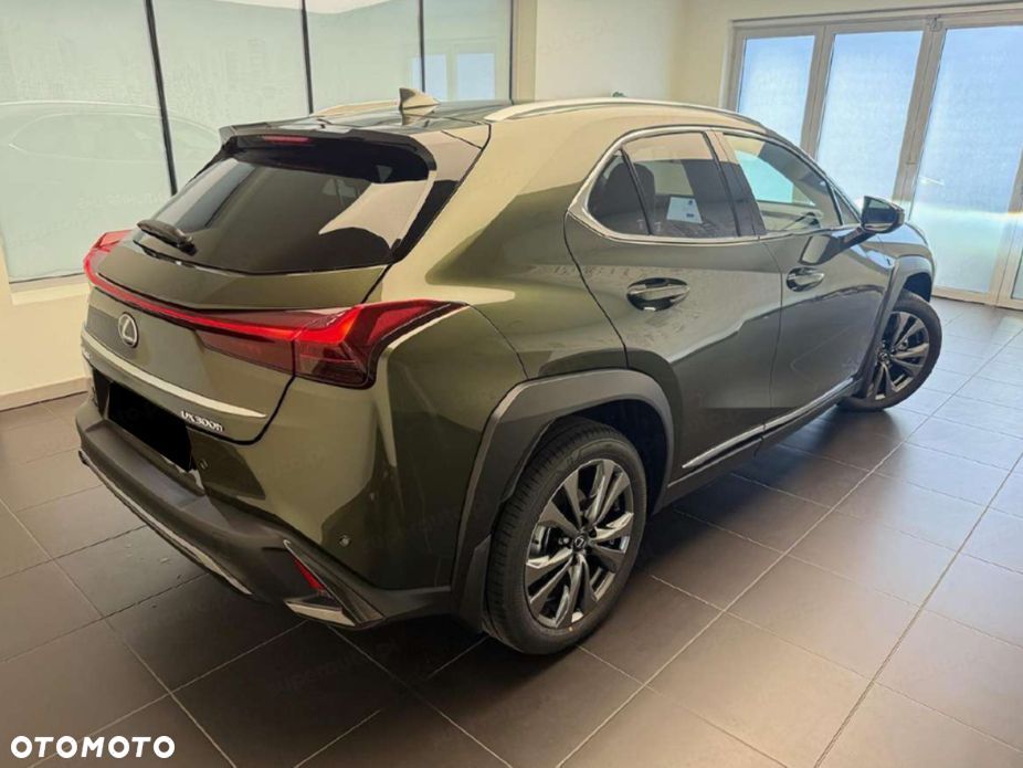 Lexus UX - 5