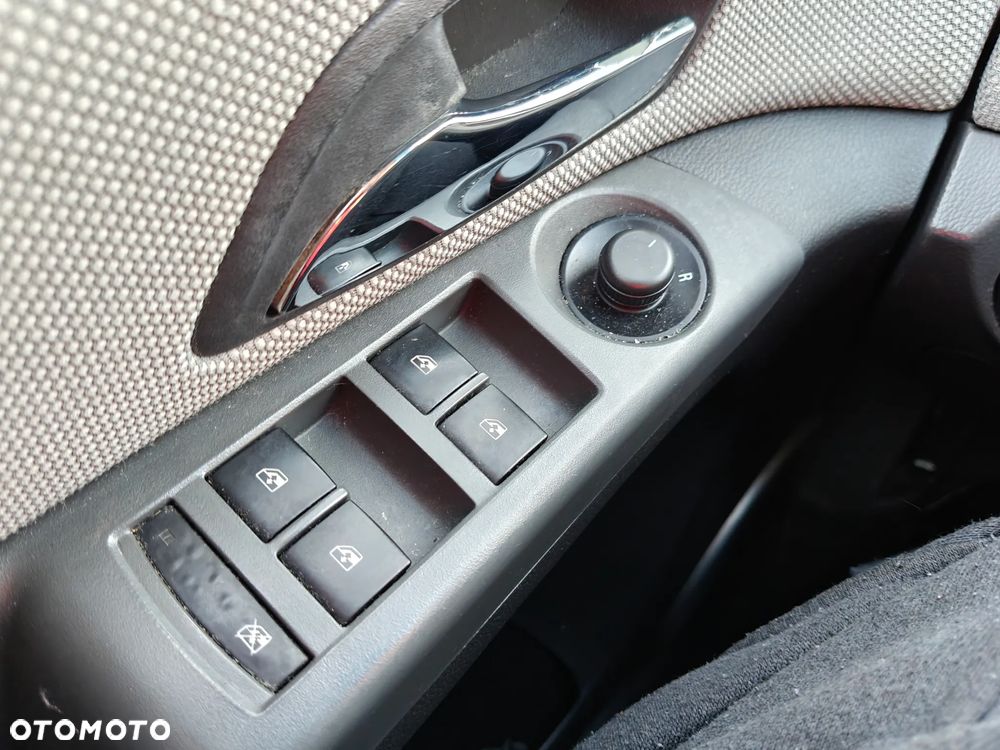 Chevrolet Cruze 2.0 LS - 21