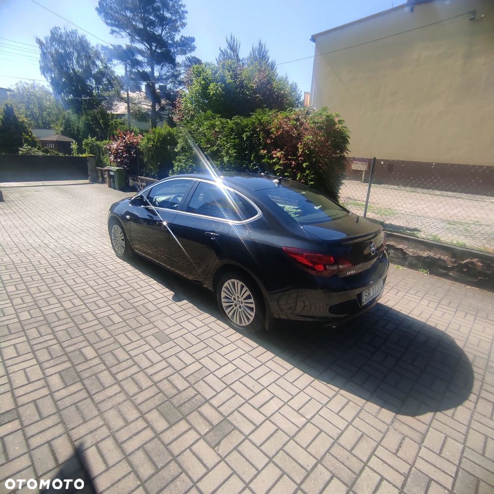 Opel Astra 1.4 T Executive - 9