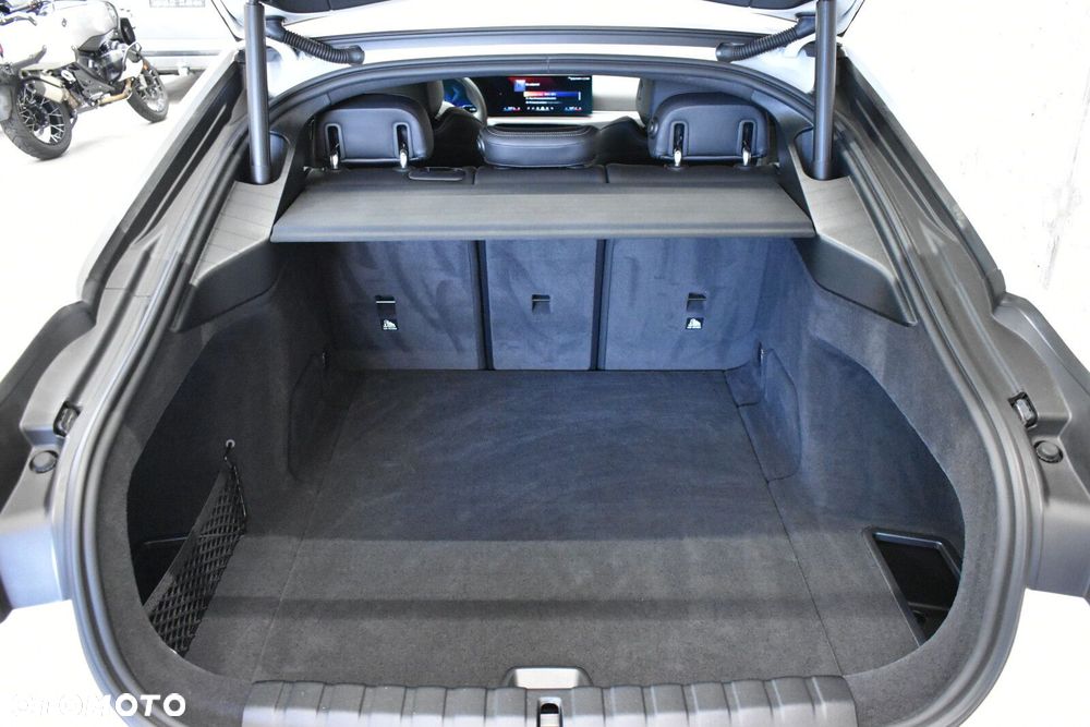BMW i4 - 23