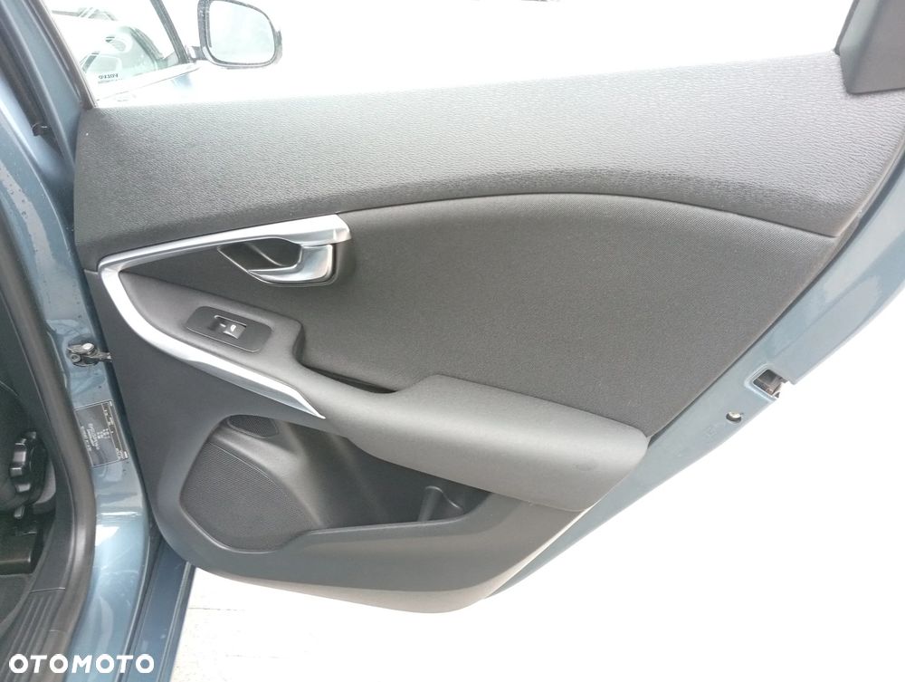 Volvo V40 D2 Kinetic - 19