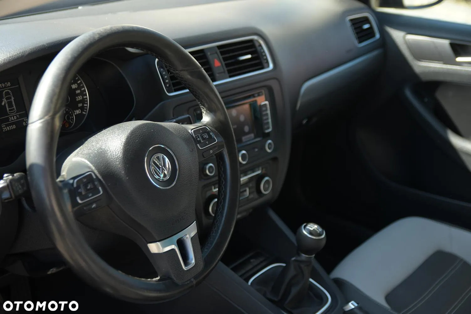 Volkswagen Jetta - 26