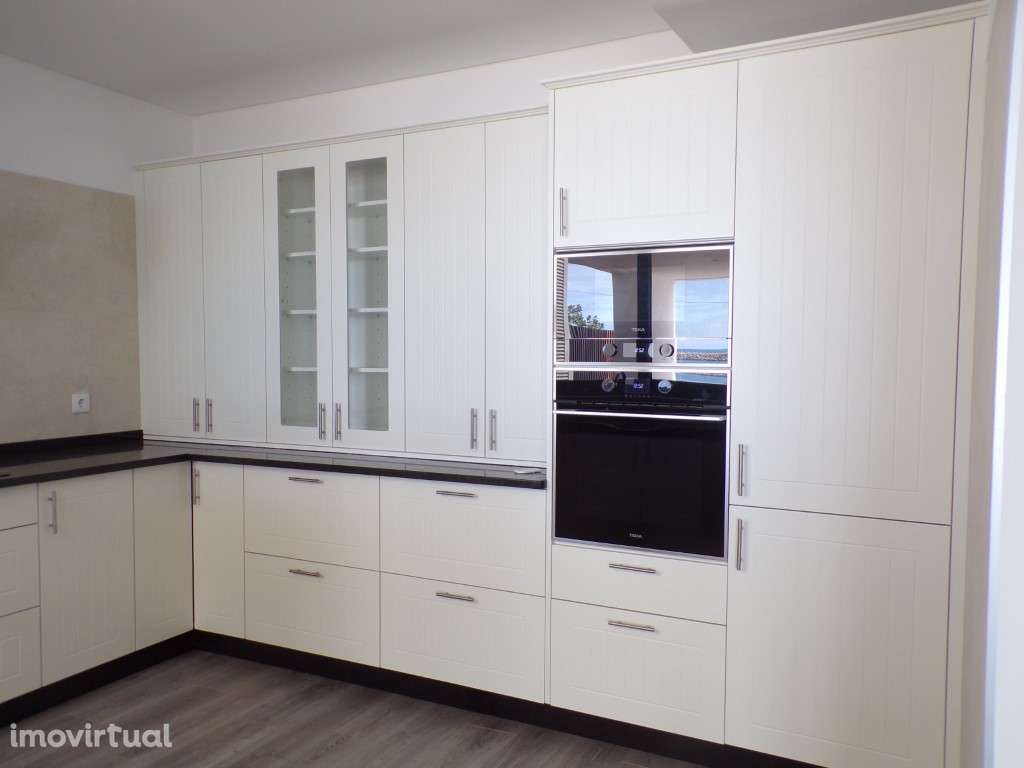 Apartamento T2, em primeira linha, com vista mar na marginal, em Se... - Grande imagem: 5/30