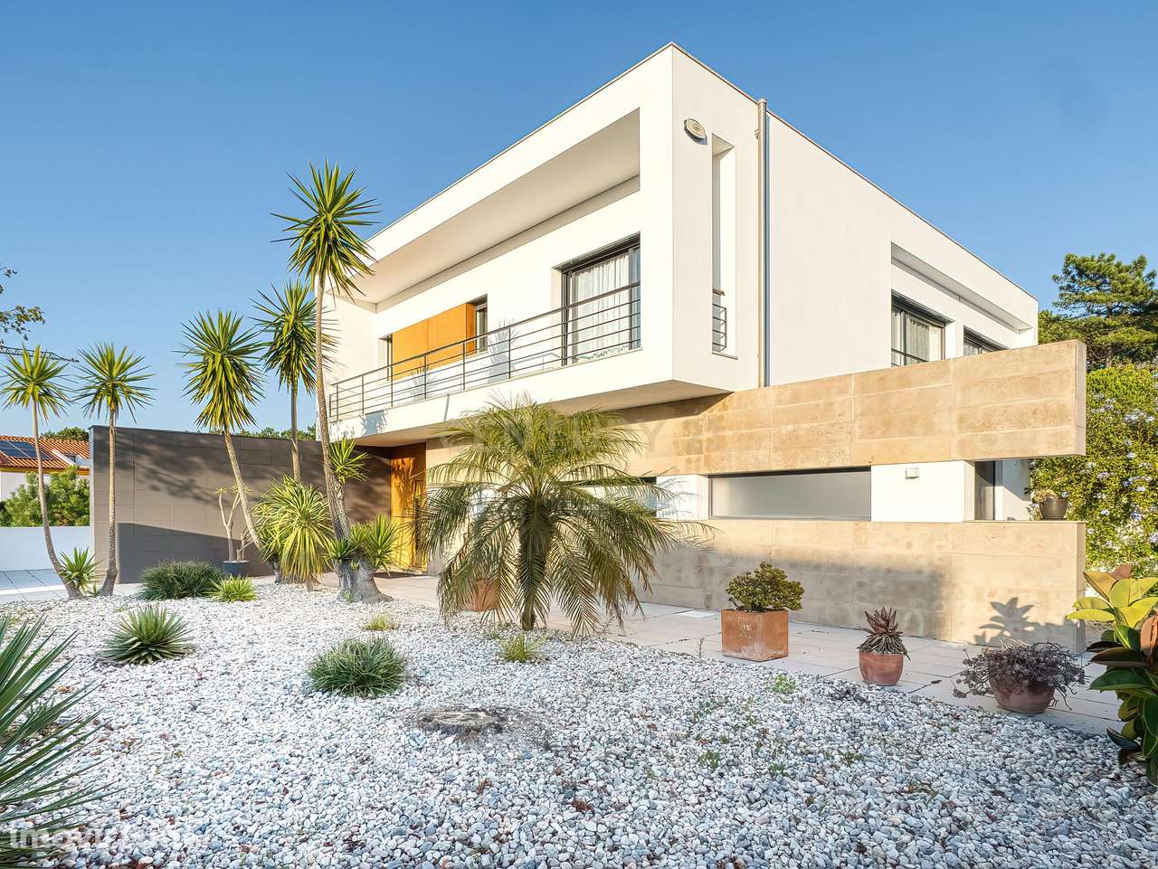 Moradia de Luxo na Nazaré — Conforto, Funcionalidade e Localização de - Grande imagem: 2/57