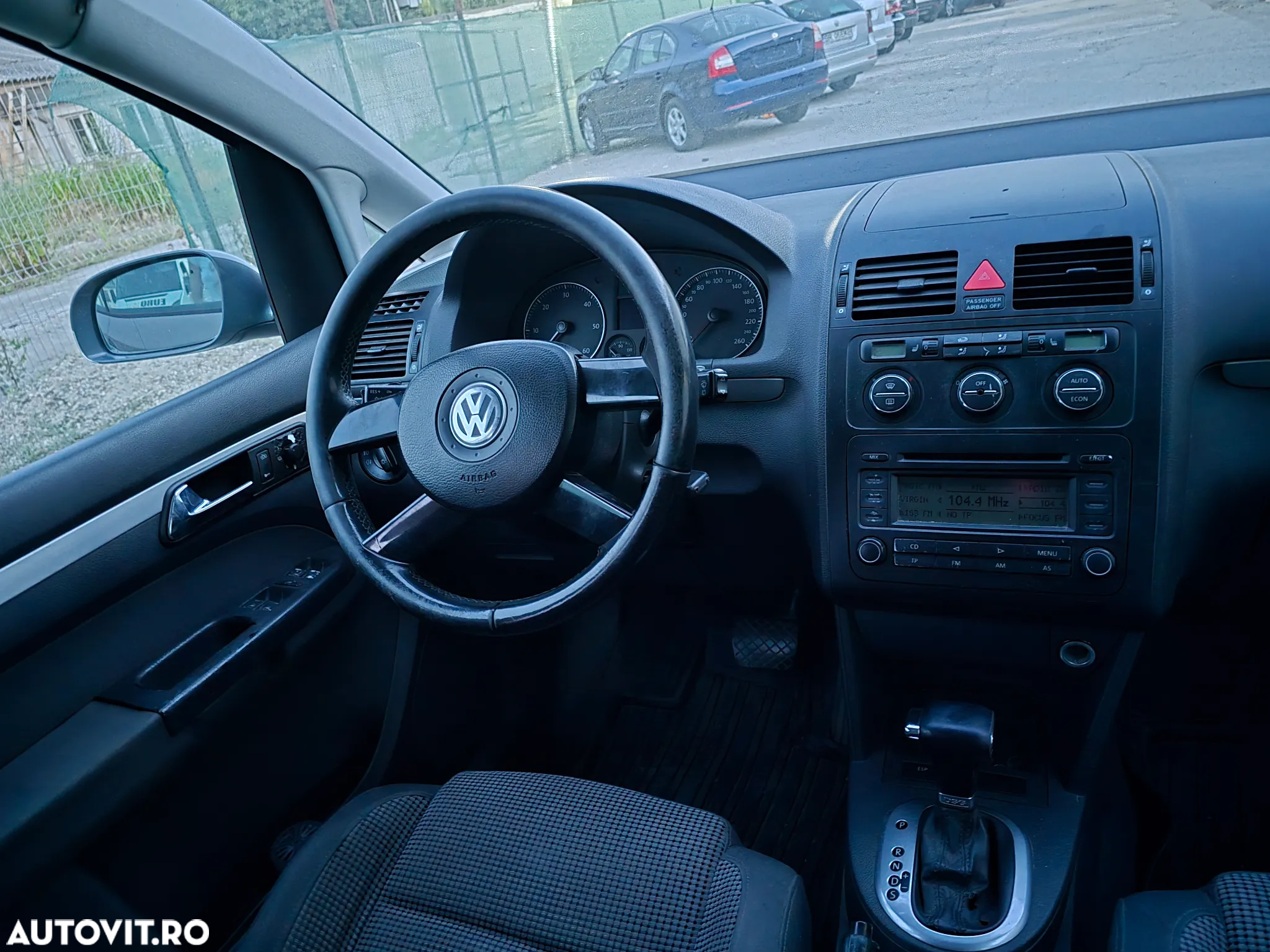 Volkswagen Touran 1.9TDI Highline DSG - 21