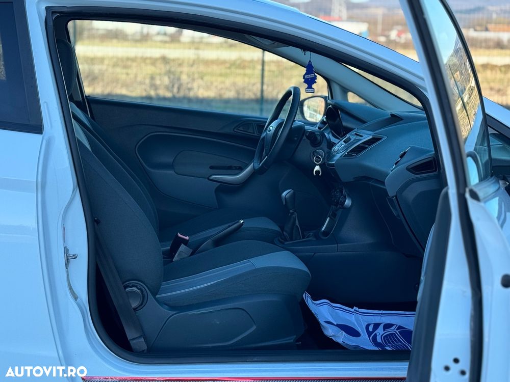 Ford Fiesta 1.25 Ghia - 10