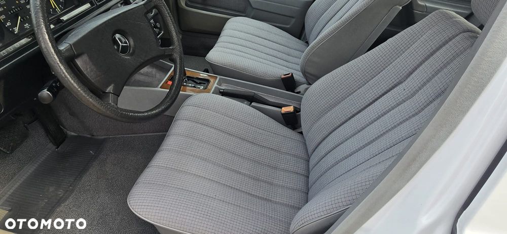 Mercedes-Benz 280 - 14