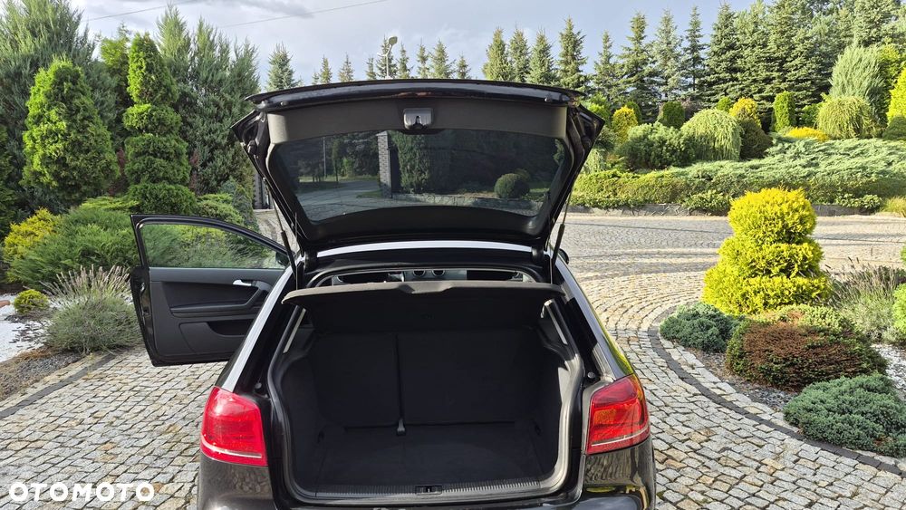 Audi A3 3-drzwiowe 1.6 Attraction - 14