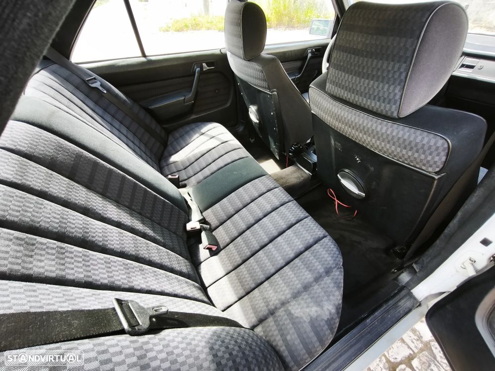 Mercedes-Benz W201 (1982-1993) 190 D 2.0 - 7