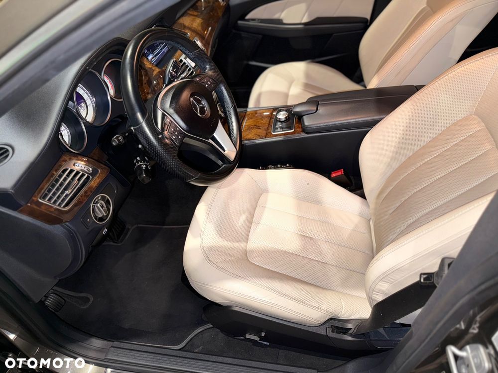 Mercedes-Benz CLS - 32