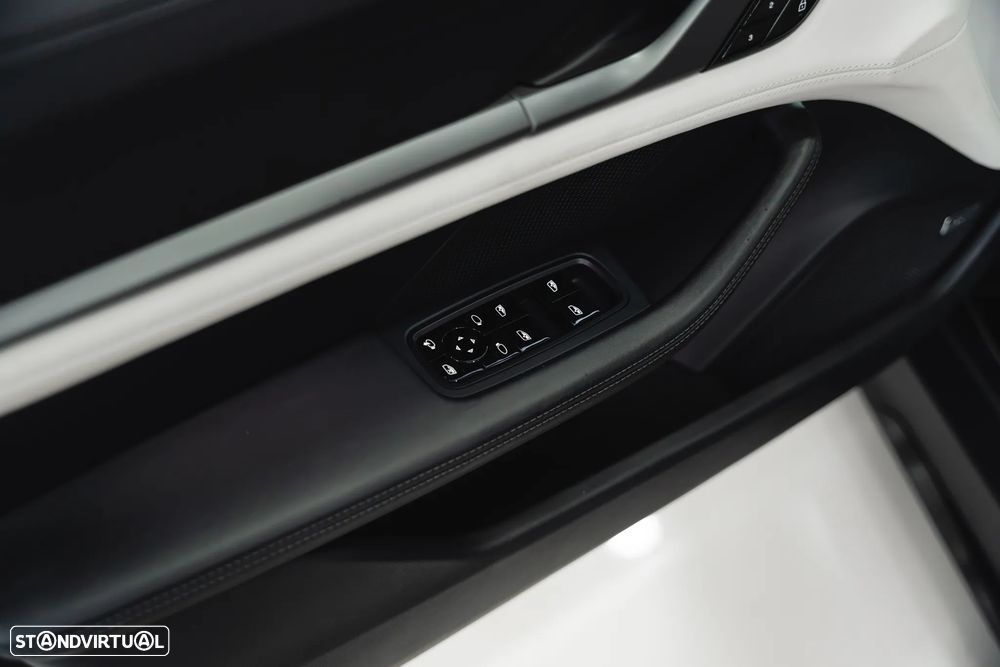 Porsche Taycan Turbo - 19