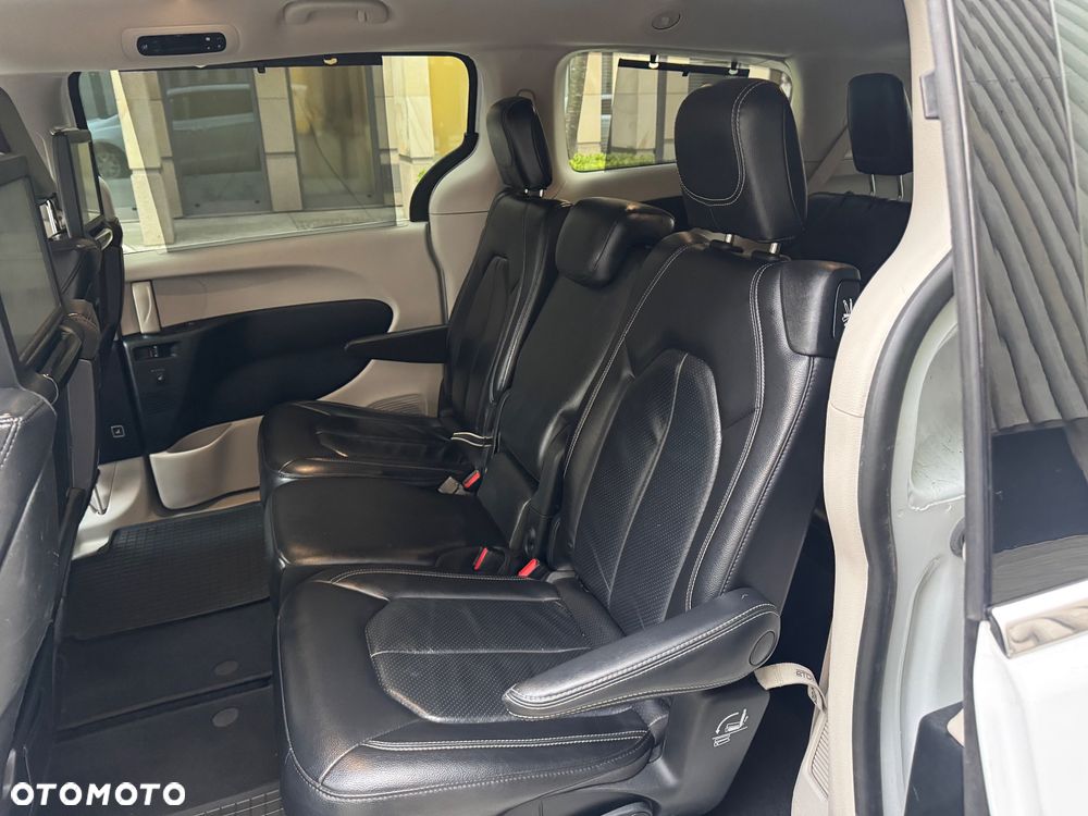 Chrysler Pacifica - 20