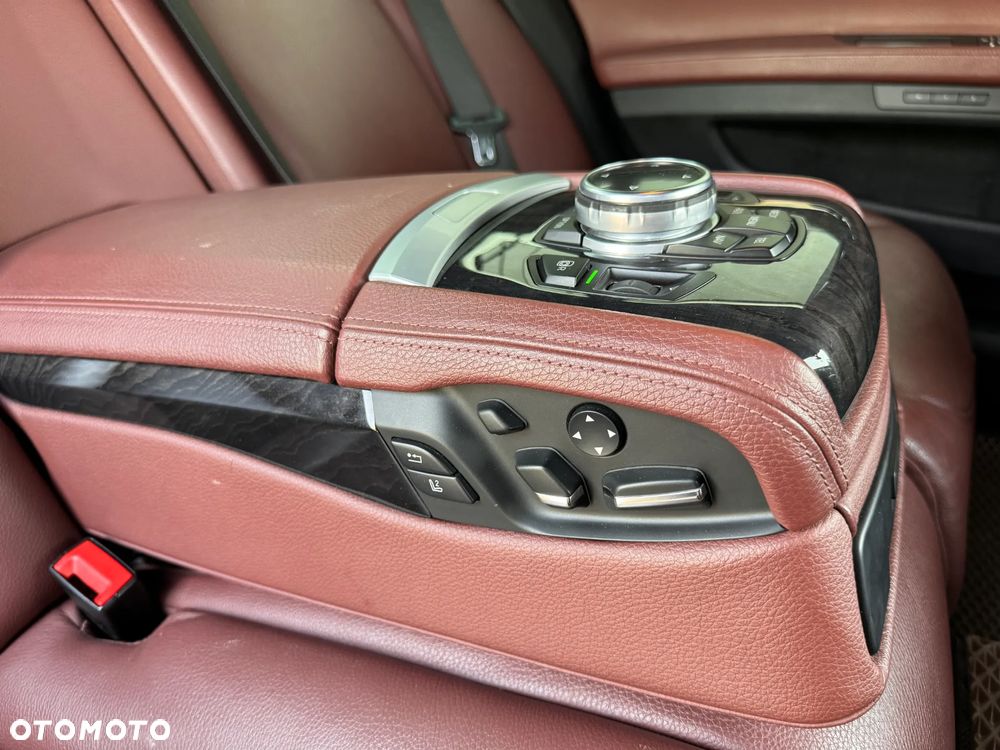 BMW Seria 7 730d xDrive - 28