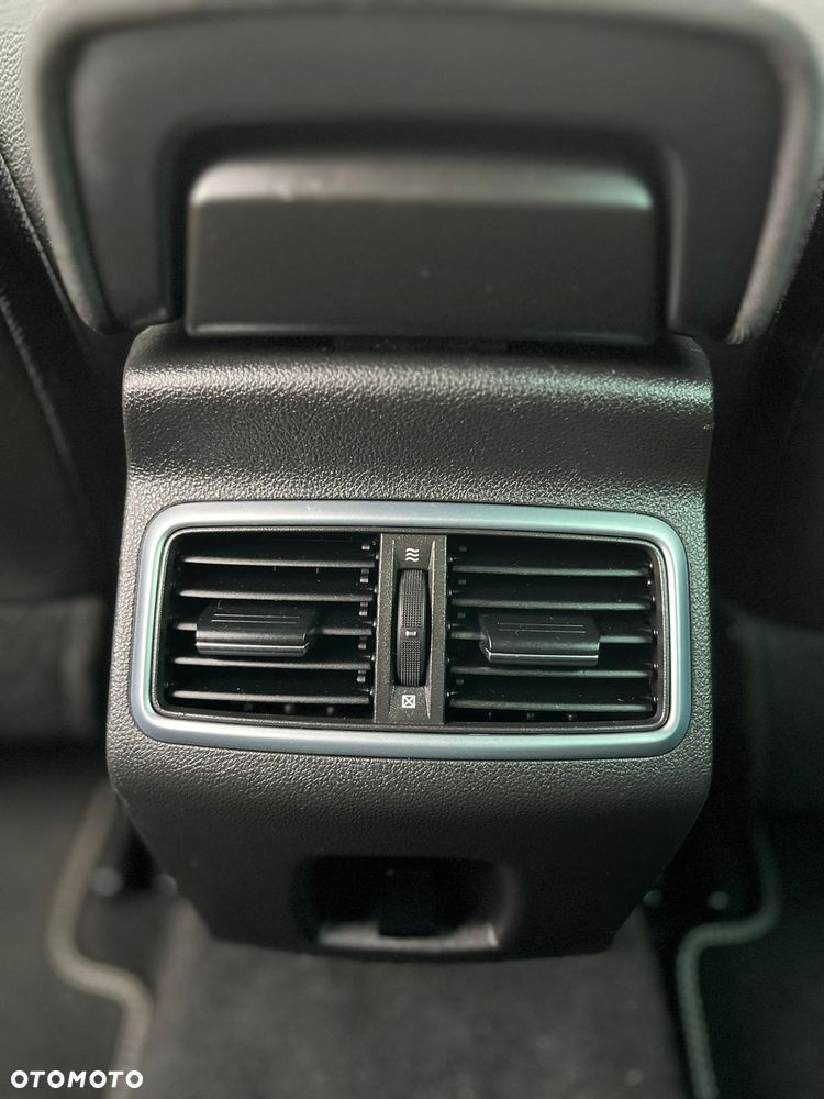 Renault Megane TCe 140 GPF LIMITED - 13