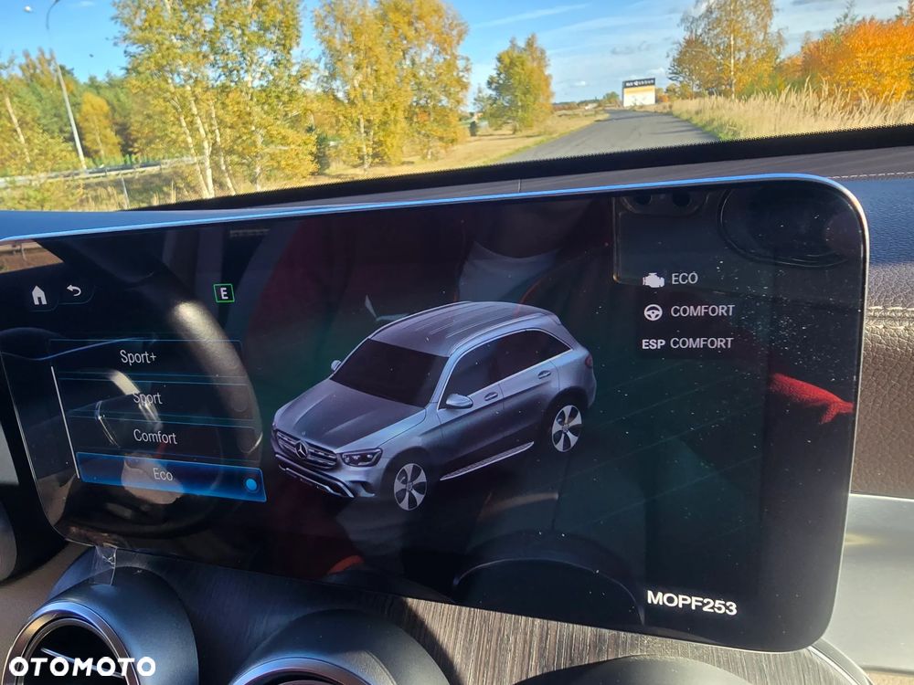 Mercedes-Benz GLC 300 d 4-Matic - 13