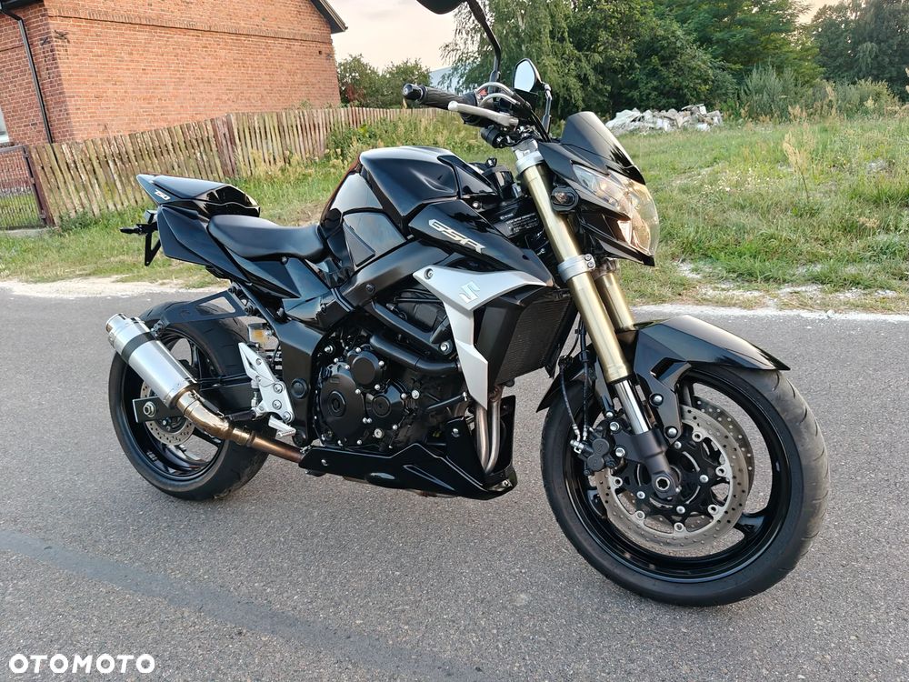 Suzuki GSR - 2