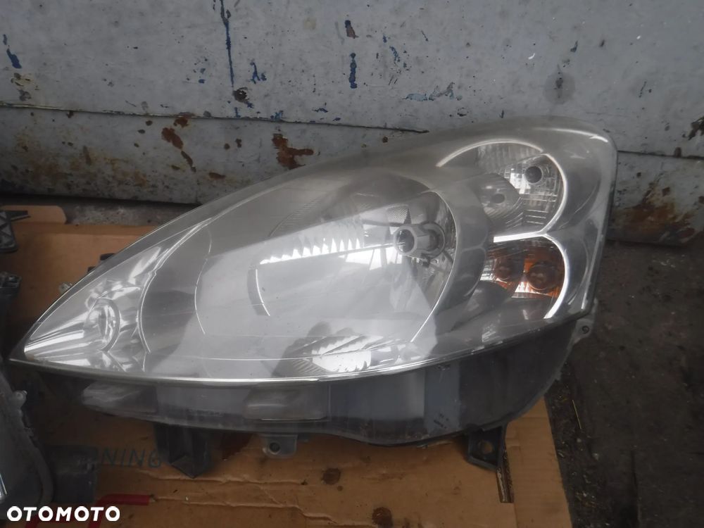 Peugeot Partner II  lampa przod lewa prawa EUROPA - 2