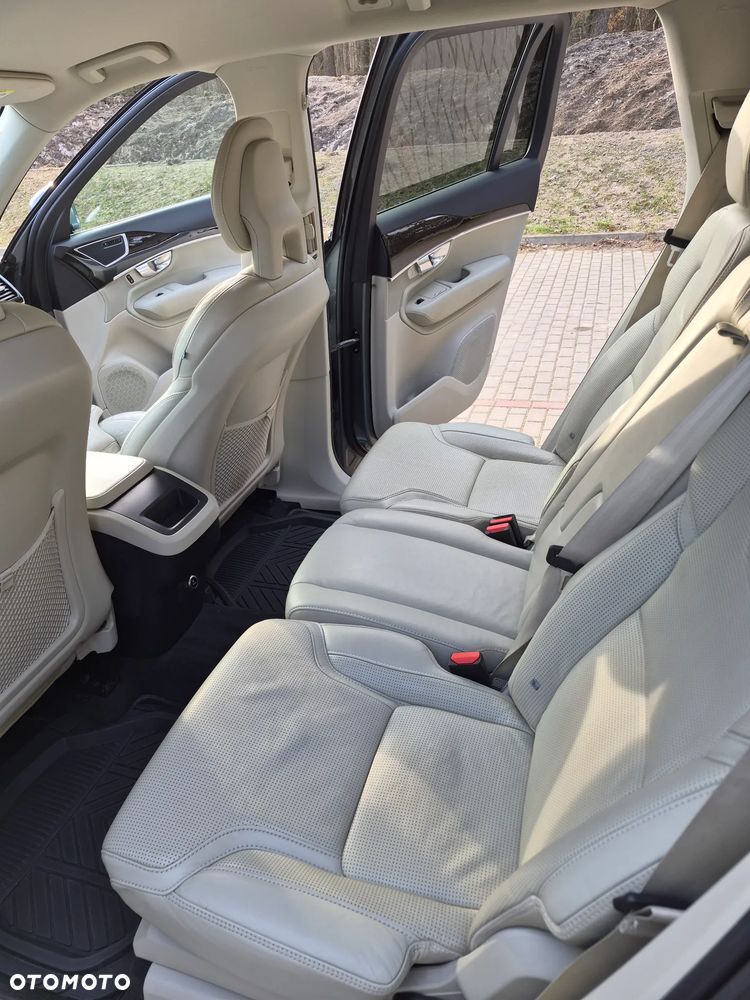Volvo XC 90 - 9