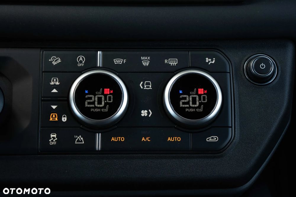 Land Rover Defender 90 D250 X-Dynamic SE - 31