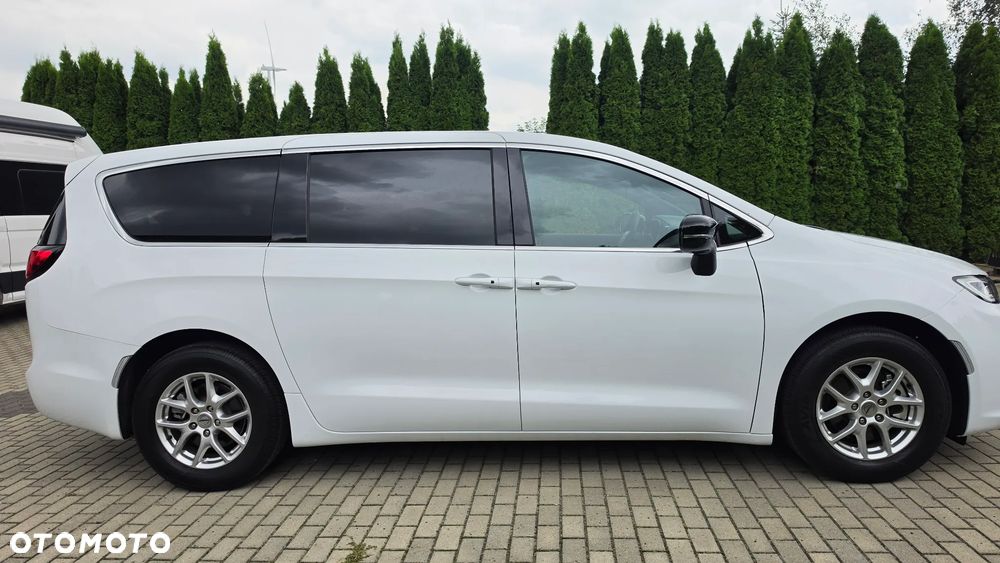 Chrysler Pacifica - 3