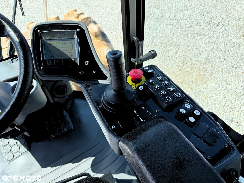 Caterpillar WALEC WIBRACYJNY / CS64B / KLIMATYZACJA / CAT - 8