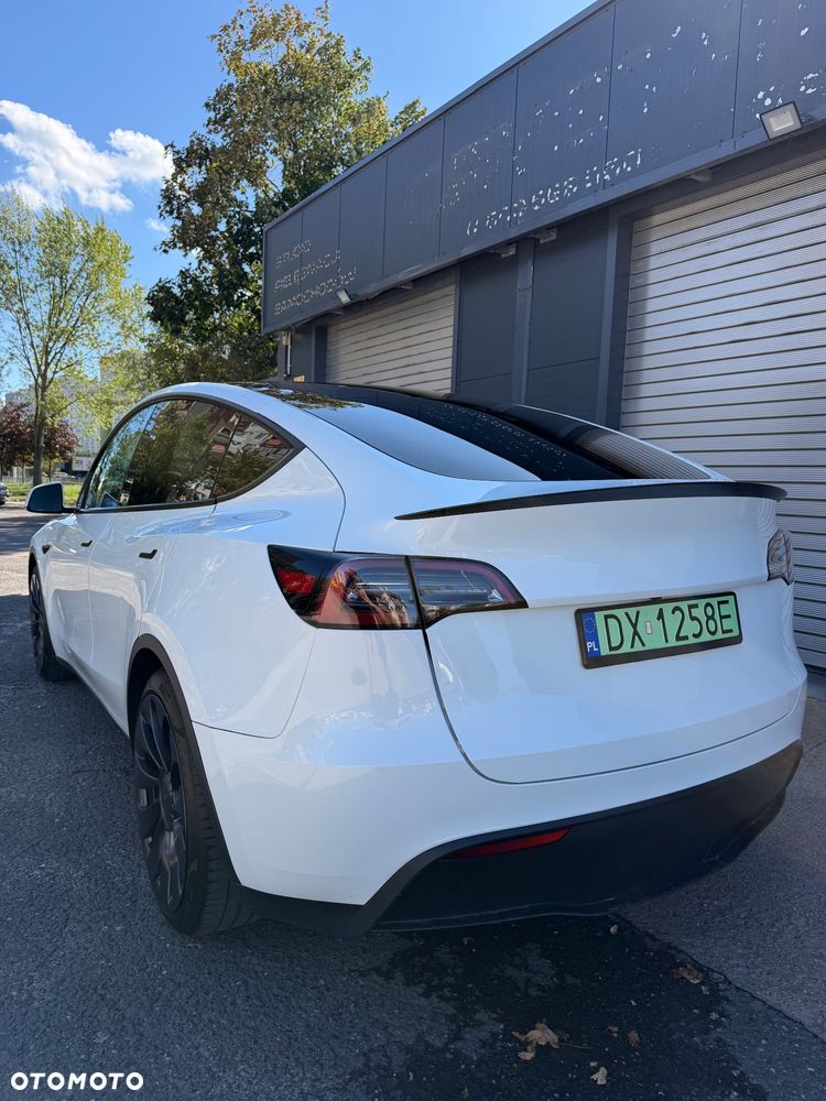 Tesla Model Y Performance AWD - 21