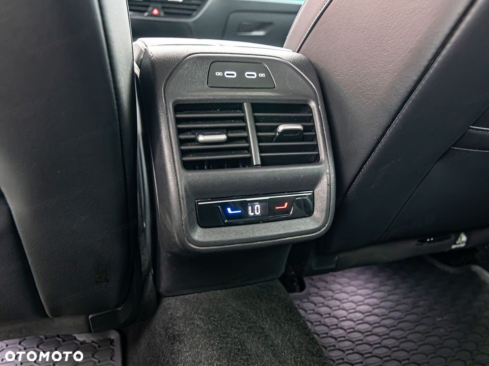 Volkswagen Passat - 24