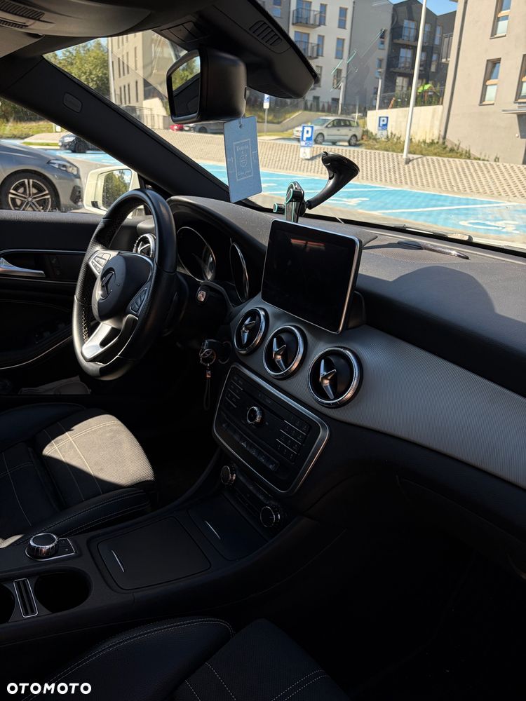Mercedes-Benz CLA 180 7G-DCT Urban - 6